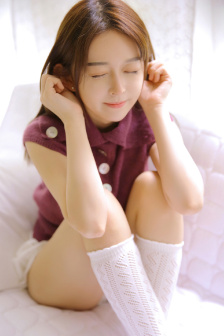 《年轻女教师》在线播放